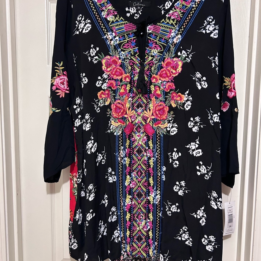 Black Graphic Embellished 3/4 Sleeve Tunic